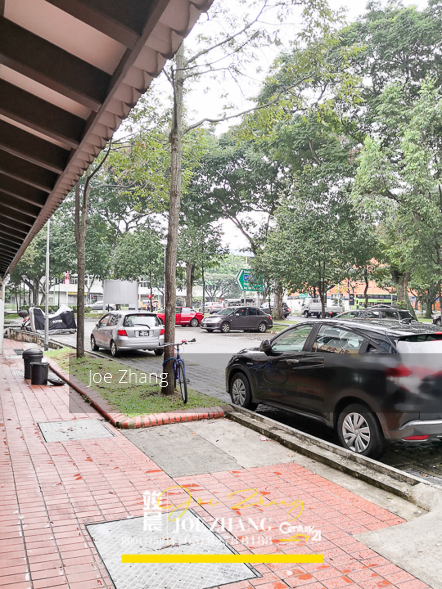 Hougang Avenue 1 (D19), Shop House #190377512